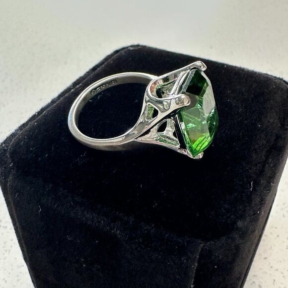 Large Green Gemstone Ring sz 6, with 18k GE Band - Picture 5 of 9